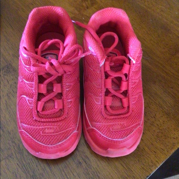 Size 6.0 shoes 40 each or 150 for all. - Picture 4 of 11